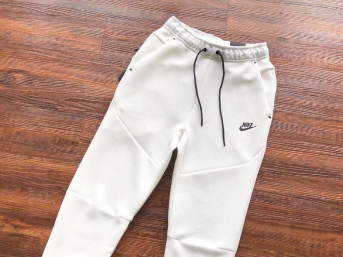 Nike Tech Fleece White - Image 3