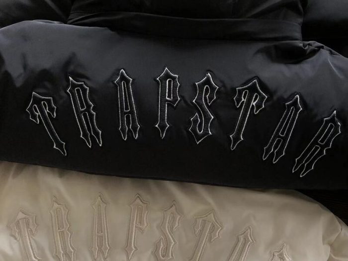 Jacket Puffer Trapstar Irongate Hooded Black - Image 8