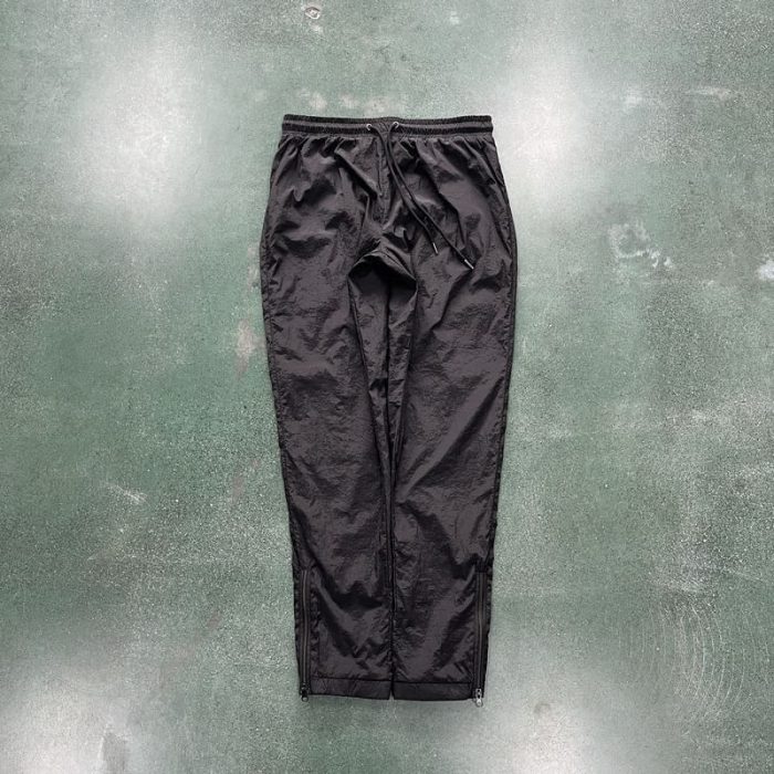 Kit Trapstar Irongate 2.0 Shellsuit Red black - Image 5