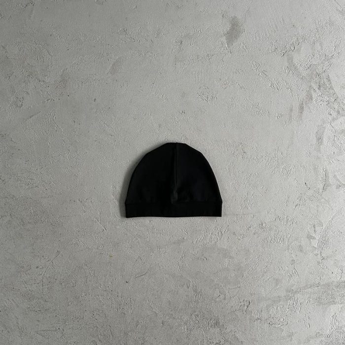 Synaworld Winter Black Red Beanie - Image 4