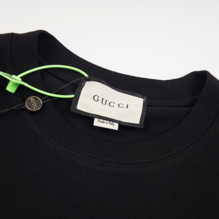 T-shirt Gucci Red Gradient Logo Black GC039 - Image 6