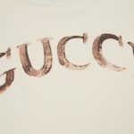 T-shirt Gucci Distressed Logo Beige GC047 - Image 5