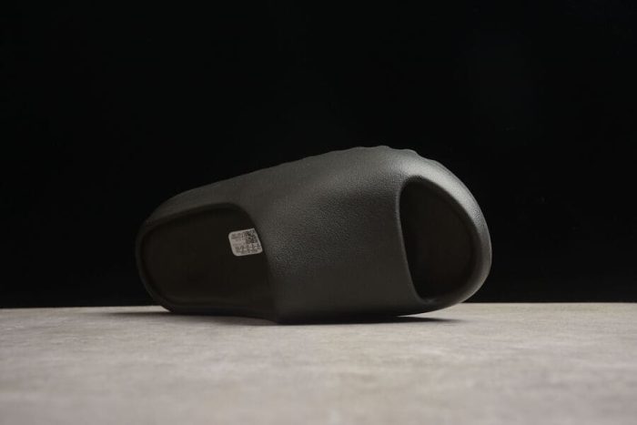 Adidas Yeezy Slide Onyx - Image 4