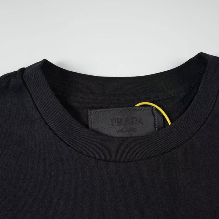 T-shirt Prada Crest Logo Black PD018 - Image 7