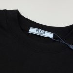 T-shirt Prada Black Triangle Graphic Logo PD040 - Image 7