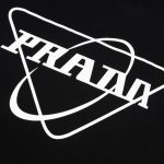 T-shirt Prada Black Triangle Graphic Logo PD040 - Image 4