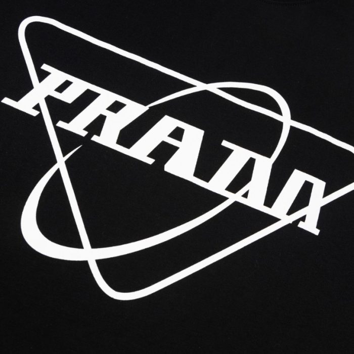 T-shirt Prada Black Triangle Graphic Logo PD040 - Image 4