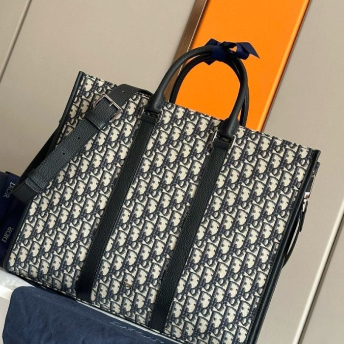 Christian Dior East-West Tote Bag DO069 - Image 2