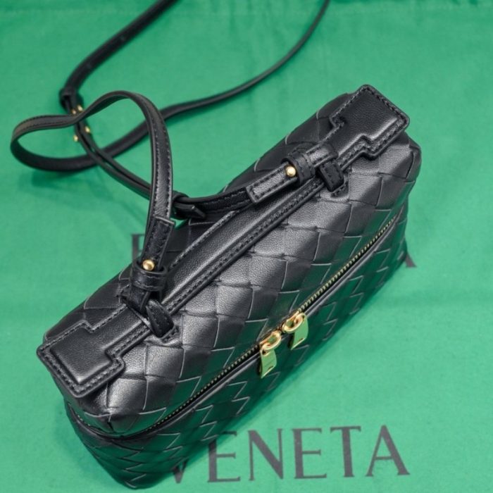 Bottega Veneta Vanity Case Intrecciato BV001 - Image 4