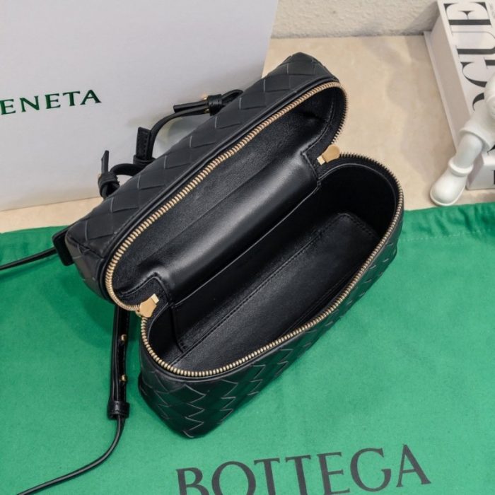 Bottega Veneta Vanity Case Intrecciato BV001 - Image 6