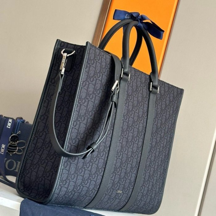 Christian Dior East-West Tote Bag DO069 - Image 10