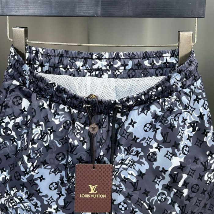 Shorts Louis Vuitton LV241 - Image 6