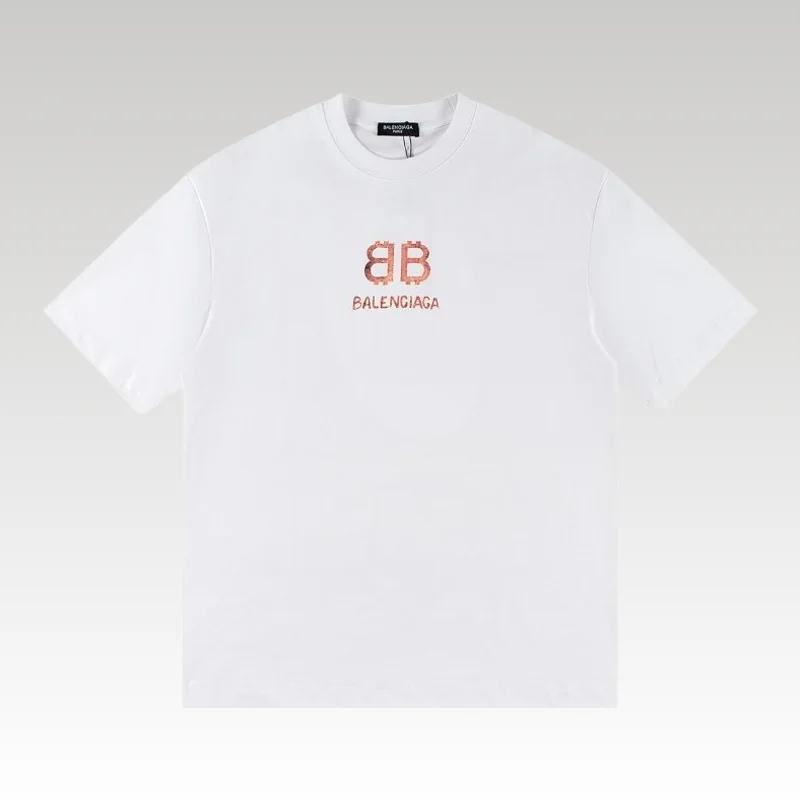 t-shirt-balenciaga-bb-gothic-print-white-bl035-processed-1751951656643.webp T-shirt Balenciaga BB Gothic Print White BL035 - Drip Slum