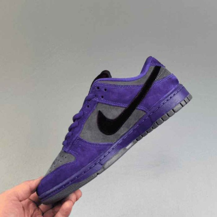 Supreme x Nike SB Dunk Low NK090 - Image 2